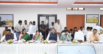 पुणे-लोणावळा तिसऱ्या व चौथ्या रेल्वे मार्गिकेची कालमर्यादा स्पष्ट करा