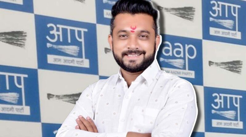 “टेंडर काढून टक्केवारी हवी असेल तर भीक मागून गोळा करून देतो; पण विद्यार्थ्यांच्या खात्यात थेट पैसे जमा करून शालेय साहित्य द्या!”