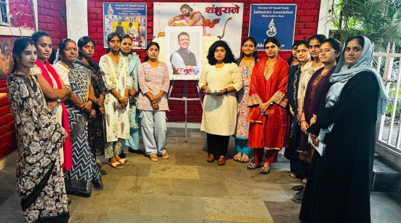 मुख्यमंत्र्यांना राखी बांधून लाडक्या बहिणींच्या सुरक्षेची मागणी