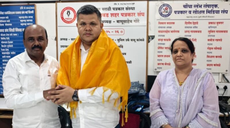 पत्रकारांच्या सेवेला सलाम ! पिंपरी चिंचवड शहर पत्रकार संघाकडून सदस्यांना उच्च दर्जाच्या रेनकोटचे वाटप