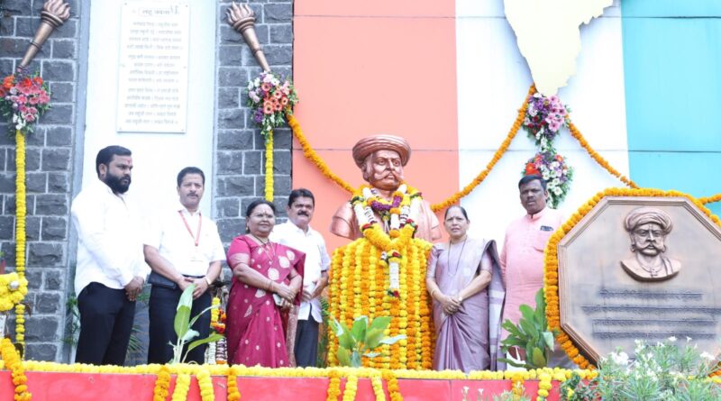 हुतात्म्यांच्या बलिदानातून भावी पिढ्यांनी राष्ट्रनिष्ठेची प्रेरणा घ्यावी  -उपमहापौर शर्मिला बाबर