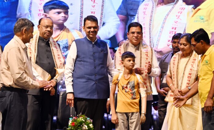 दिव्यांगांना रोजगार, आरोग्य आणि शिक्षण क्षेत्रात प्राधान्य देण्यासाठी शासन कटिबद्ध – मुख्यमंत्री देवेंद्र फडणवीस