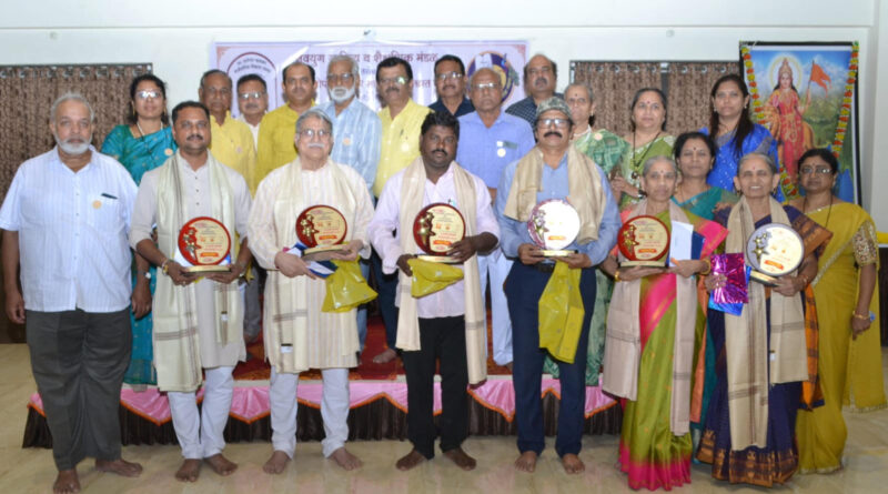 कवीने कवितेसोबतच माणूसपण जपावे! – प्रा. विजय लोंढे