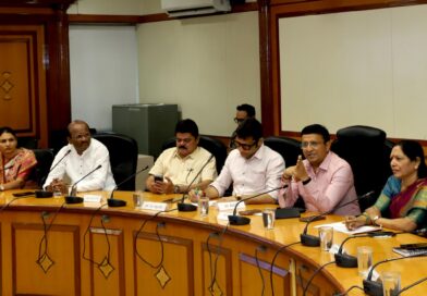 अनधिकृत केबल्स तात्काळ हटवा अन्यथा कठोर कारवाईचा आयुक्त यांचा इशारा; नियमांचे पालन करून महापालिकेस सहकार्य करण्याचे केबल ऑपरेटर्सना आवाहन