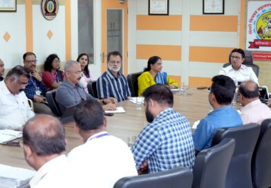 महापालिकेच्या विविध विभागांच्या कामकाजाचा आयुक्त डॉ. विजय सूर्यवंशी यांनी घेतला आढावा 