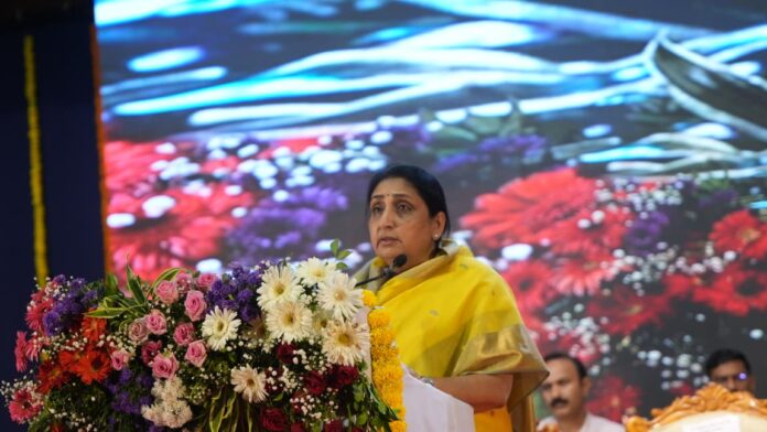 शिक्षकांनी विद्यार्थ्यांमध्ये सत्यनिष्ठा, देशप्रेम आणि वैज्ञानिक दृष्टिकोन रुजवावा –उपमुख्यमंत्री सुनेत्रा पवार 