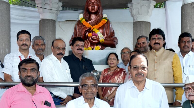 पुण्यश्लोक अहिल्यादेवी होळकर यांच्या पुण्यतिथीनिमित्त पिंपरी चिंचवड महानगरपालिकेच्या वतीने अभिवादन…