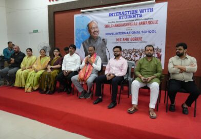 महसूल मंत्री चंद्रशेखर बावनकुळे यांनी उलगडले विद्यार्थ्यांच्या मनातील प्रश्न; नॉव्हेल इंटरनॅशनल स्कूलमध्ये विद्यार्थ्यांशी मनमोकळा संवाद