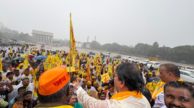 आरक्षण उपवर्गीकरणाच्या मागणीसाठी नाशिकमध्ये भर पावसात हजारो समाजबांधव रस्त्यावर! 