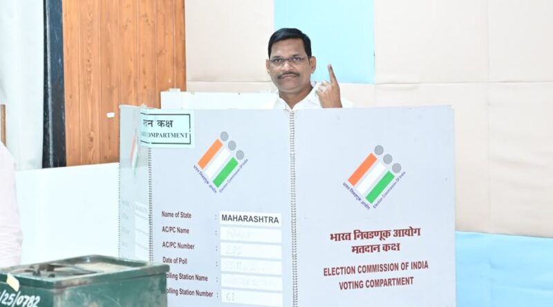 आमदार शंकर जगताप यांनी पुणे पदवीधर निवडणुकीत बजावला मतदानाचा हक्क!