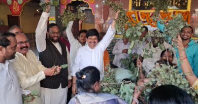 कामगारनेते यशवंतभाऊ भोसले यांच्या पुढाकारातून प्रथमच सीमोल्लंघन व सोनं लुटण्याच्या पारंपरिक सोहळ्याला सुरुवात;माजी खासदार अमर साबळे यांच्या हस्ते प्रारंभ