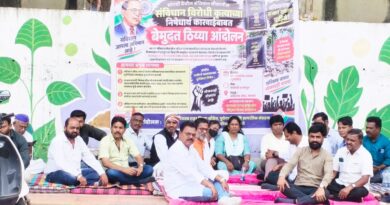 काँग्रेसच्या बेमुदत आंदोलनाचा दुसरा दिवस;नगरसेविका तृप्ती कांबळे यांच्यावर गुन्हा दाखल करून अटक करण्याची मागणी