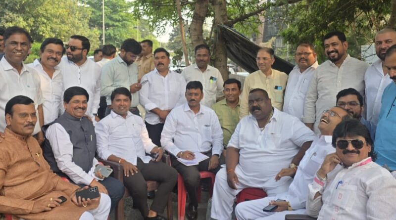 पुणे पदवीधर-शिक्षक मतदारसंघाच्या मतदानानंतर भाजप नेत्यांनी आणि कार्यकर्त्यांनी घेतला विसावा!