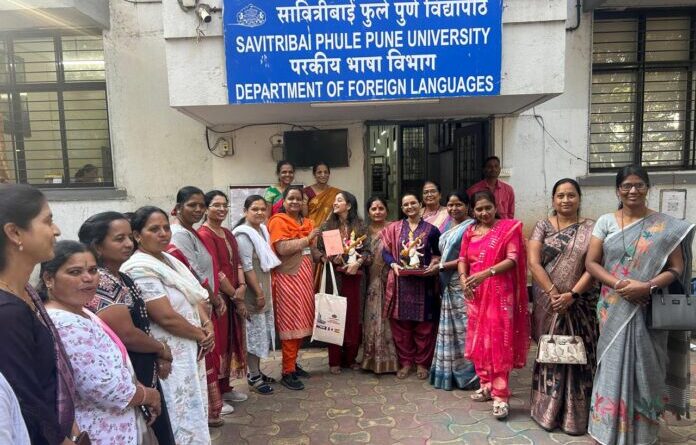 जिल्हा परिषद शाळेच्या वर्गातून जगाच्या भाषांची खिडकी खुली …!!