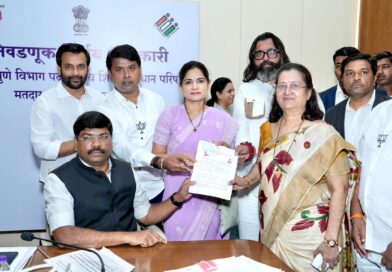 पुणे पदवीधर मतदारसंघासाठी भाजप-महायुतीच्या उमेदवार डॉ. सौ. स्मिता योगेश जाधव यांचा नामांकन अर्ज दाखल