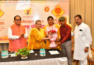 पुणे फेस्टिवल वतीने पत्रकार शबनम सय्यद यांचा सन्मान