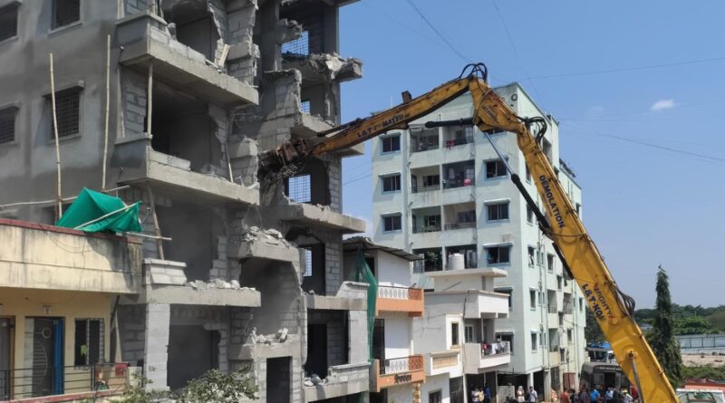 पिंपरी चिंचवड महापालिकेची पिंपळे गुरव येथील अनधिकृत बांधकामांवर कारवाई