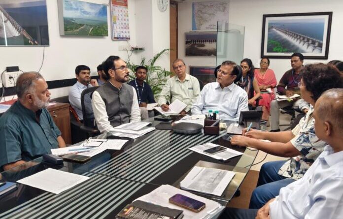 दुष्काळी परिस्थितीवर मात करण्यासाठी ‘गाळमुक्त धरण, गाळयुक्त शिवार’ अभियानाला गती द्या
